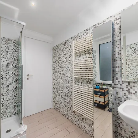 Tra Il Porto E Il Centro, 150m Dal Mare,wifi Savona