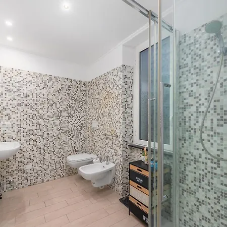 Apartamento Tra Il Porto E Il Centro, 150m Dal Mare,wifi *