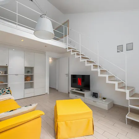 Tra Il Porto E Il Centro, 150m Dal Mare,wifi Apartamento