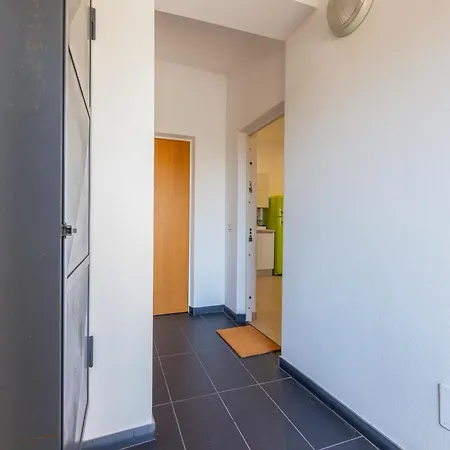 Tra Il Porto E Il Centro, 150m Dal Mare,wifi Apartamento *